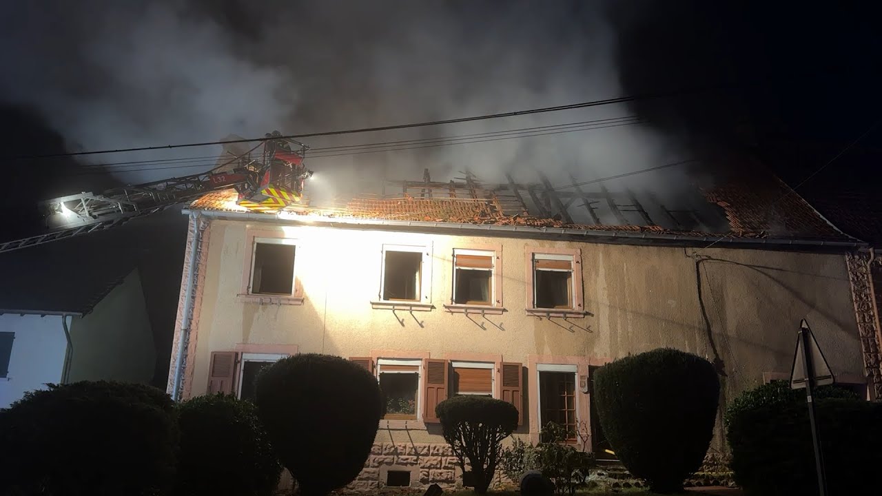 Incendie à Neufgrange : le toit d’une habitation ravagé par les flammes