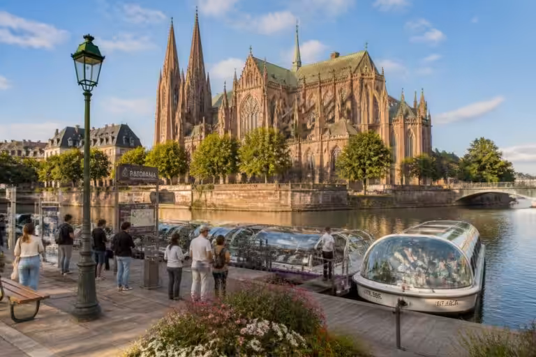 découvrez l'embarcanère batorama cathédrale : accès facile, horaires, tarifs et toutes les informations utiles pour votre visite et promenade en bateau.